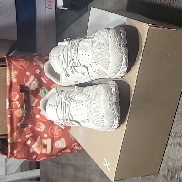 On Cloud 5 White Running Shoes Sneakers Athleisure Size 6 Women's - Picture 8 of 9